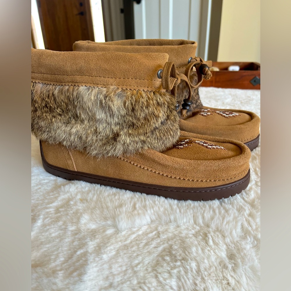 Manitoba Mukluks brand new, size 8.